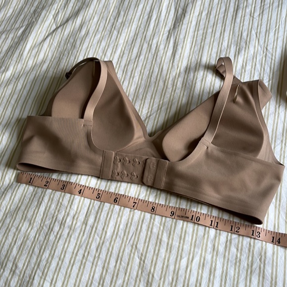 Second Skin Seamless Lingerie Plunge Bra - Picture 3 of 4